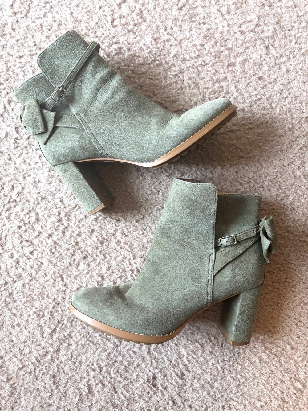 Banana Republic Green Suede Bow Booties